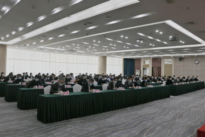 鞍勤集團、溫泉集團舉辦貫徹落實(shí)市第十三次黨代會(huì )精神宣講報告會(huì )(圖3)