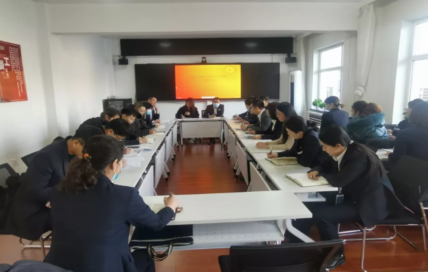 鞍勤集團、溫泉集團召開(kāi)“兩會(huì )”及元旦春節信訪(fǎng)維穩專(zhuān)題會(huì )議