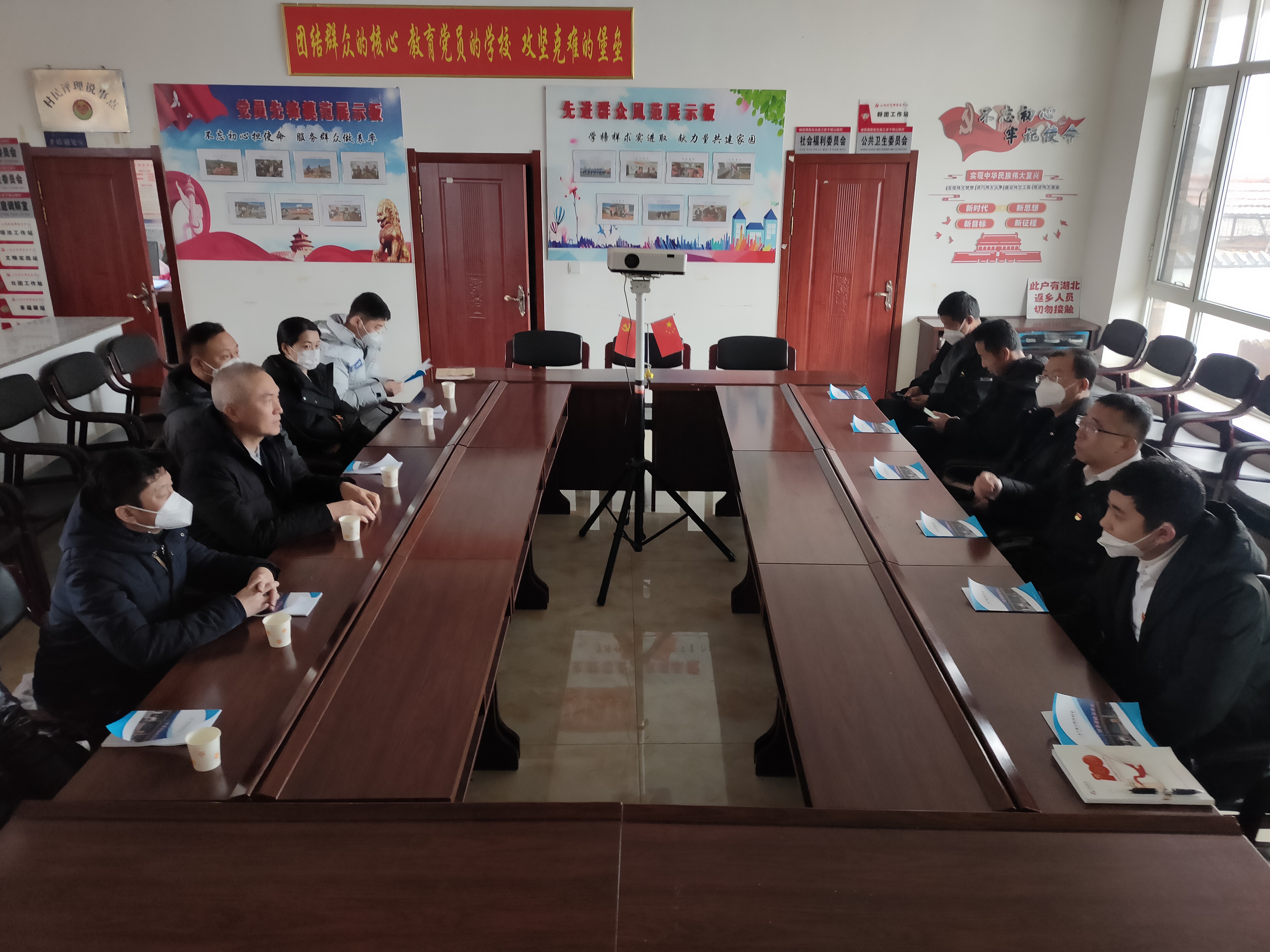 踐行國企責任，迎新春送溫暖——鞍勤集團、溫泉集團、公服集團前往駐村工作隊 走訪(fǎng)慰問(wèn)