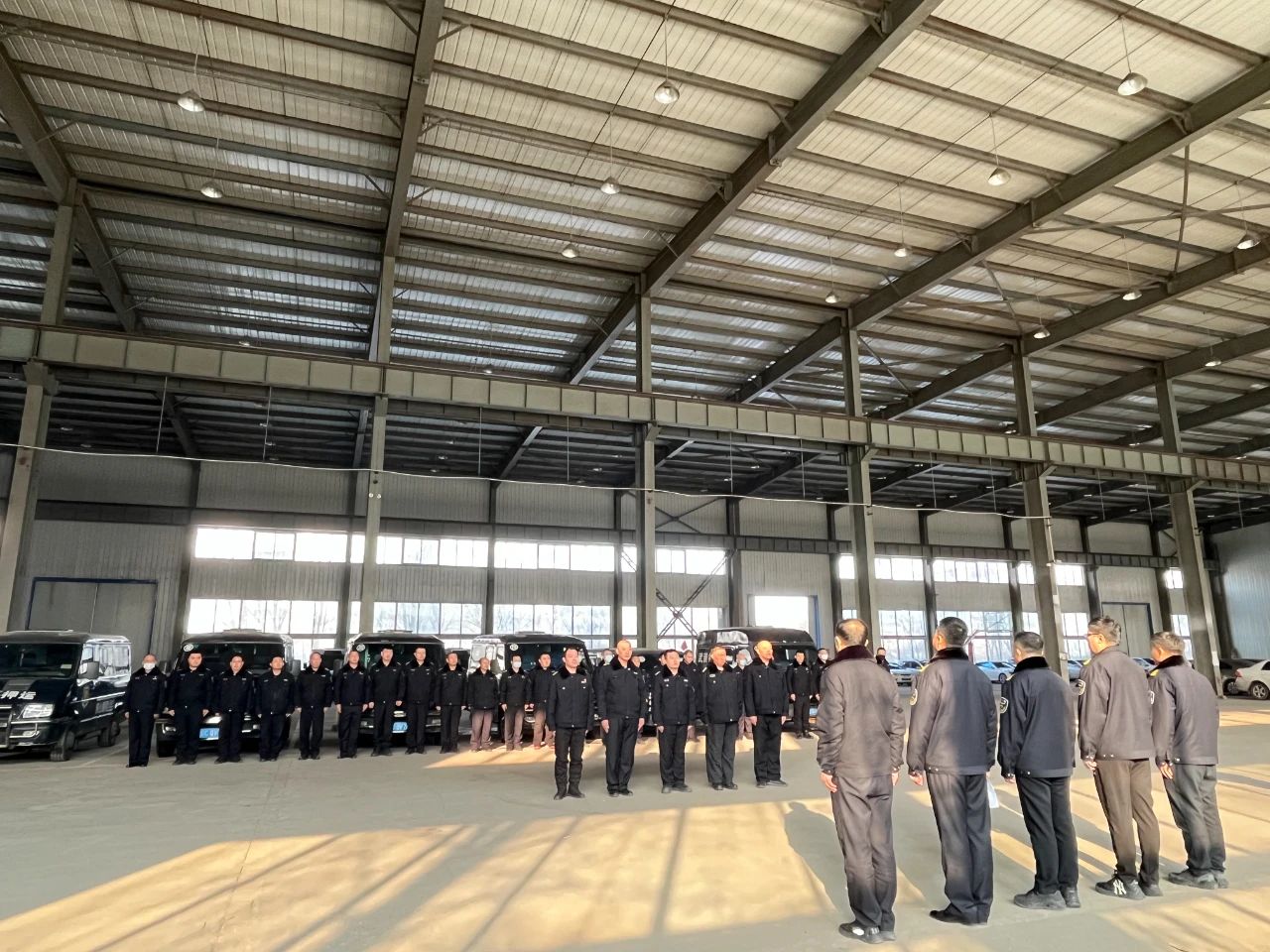 鉚足干勁再出發(fā) 建功立業(yè)創(chuàng  )佳績(jì)丨順程押運公司黨委舉行黨員先鋒“五好”紅旗車(chē)組表彰儀式
