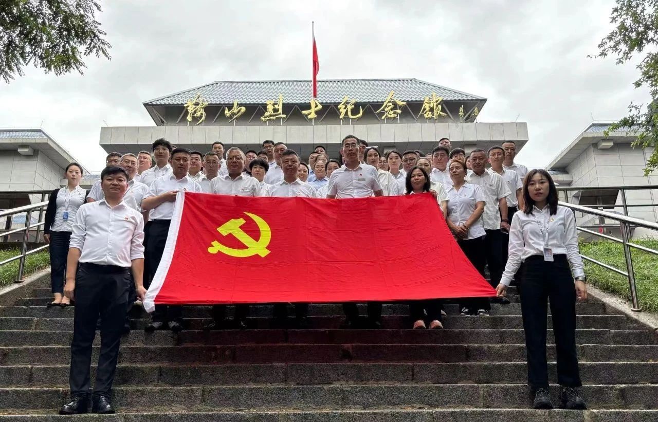 鞍勤集團、公服集團開(kāi)展“憶初心、強黨性、轉作風(fēng)、建新功”慶“七·一”主題黨日活動(dòng)